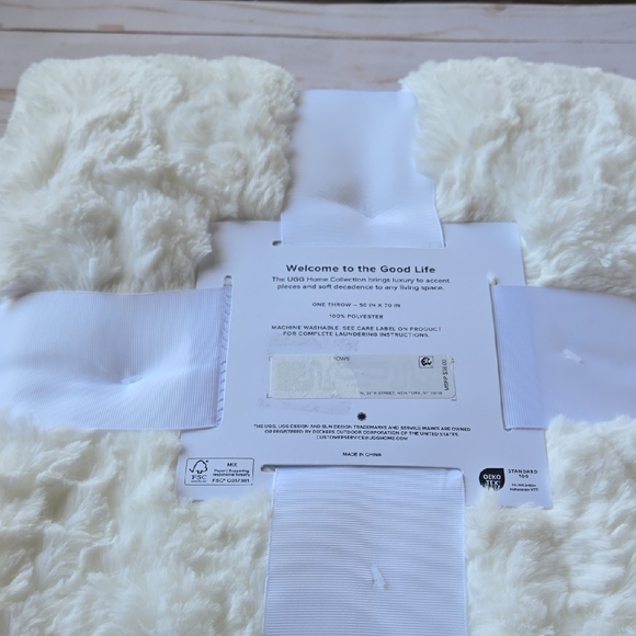 UGG Adalee White Faux Fur Throw - New - Picture 5 of 7